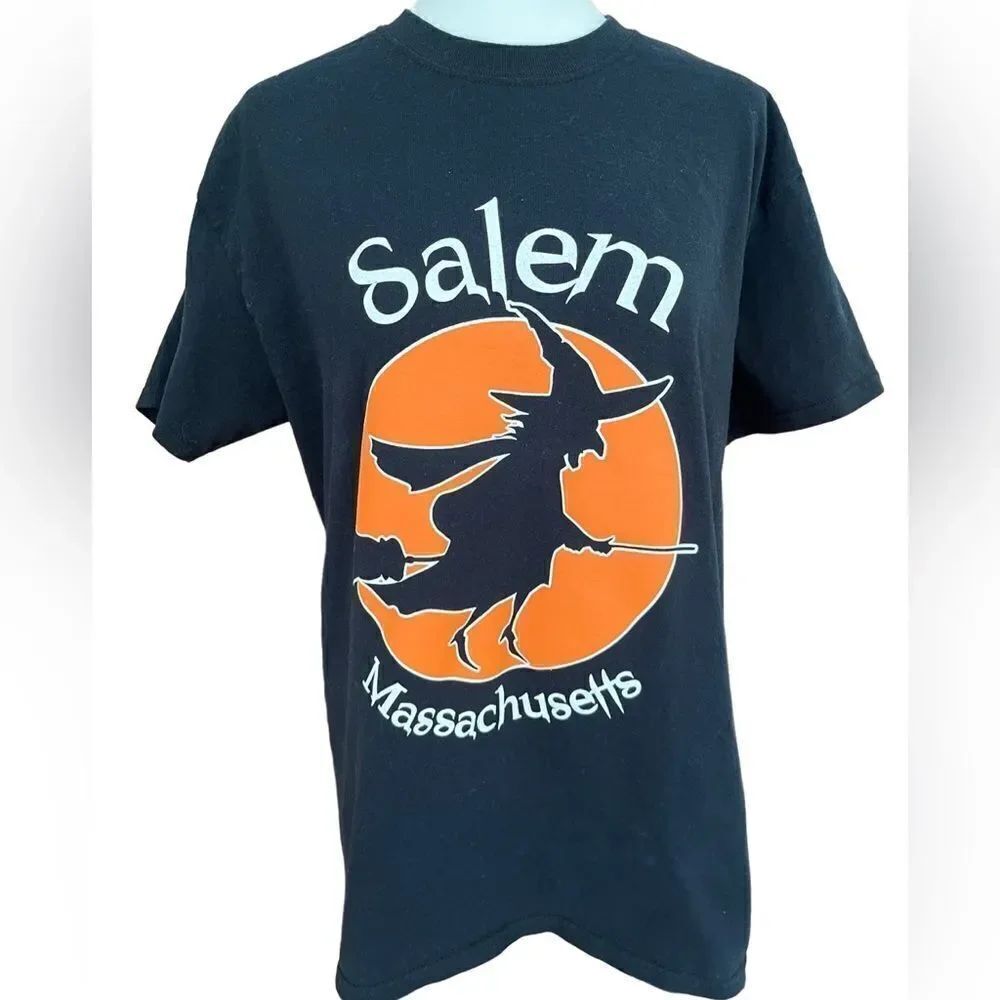GILDAN Salem Massachusetts 100% cotton black graphic tee, unisex, size M.